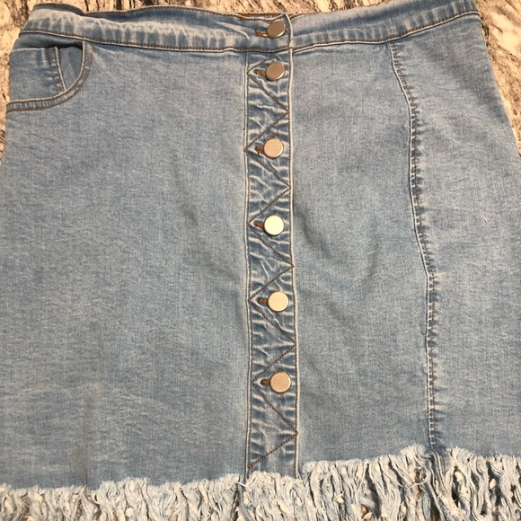 Light blue jeans skirt fringed ripped bottom - Picture 3 of 6